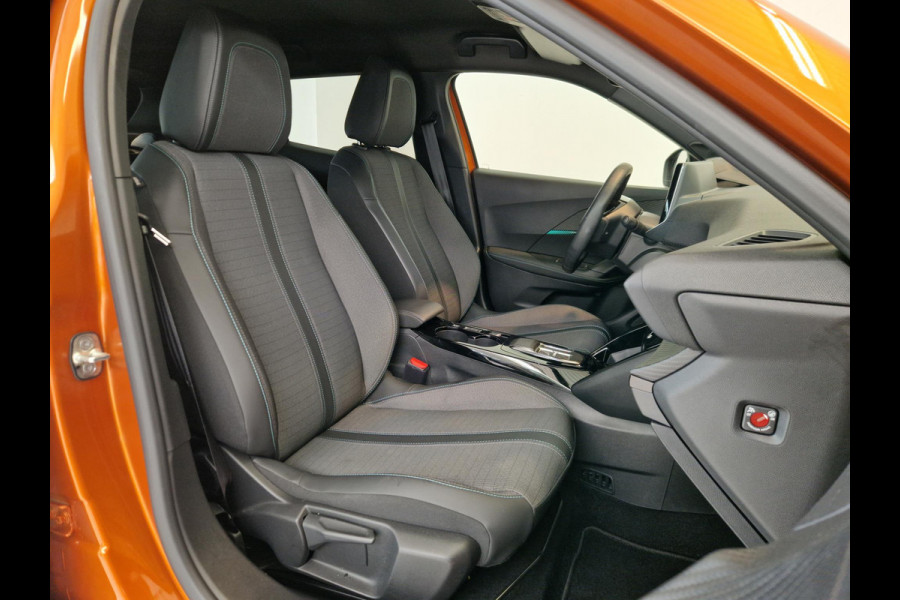 Peugeot e-2008 EV Allure Pack 50 kWh SOH 99,6% | 3-Fase 11 kWh |  Stoelverwarming | Advanced Grip Control | Apple Carplay/Android Auto | Achteruitrijcamera | Cruise Control |