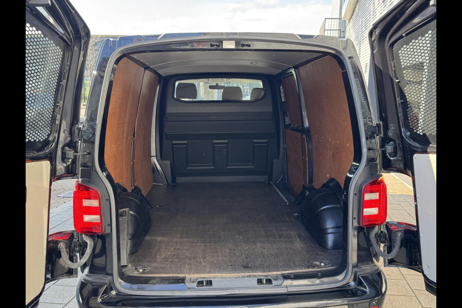 Volkswagen Transporter 2.0 TDI L2H1 4Motion Highline - AUTOMAAT - 67.000 KM I Navigatie I Airco I Schuif/kantel dak I PDC I LED