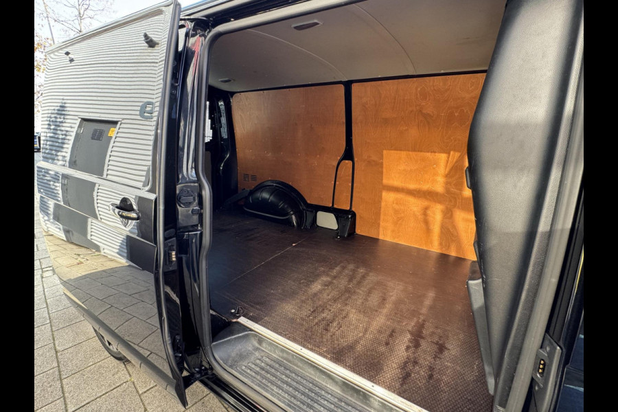 Volkswagen Transporter 2.0 TDI L2H1 4Motion Highline - AUTOMAAT - 67.000 KM I Navigatie I Airco I Schuif/kantel dak I PDC I LED