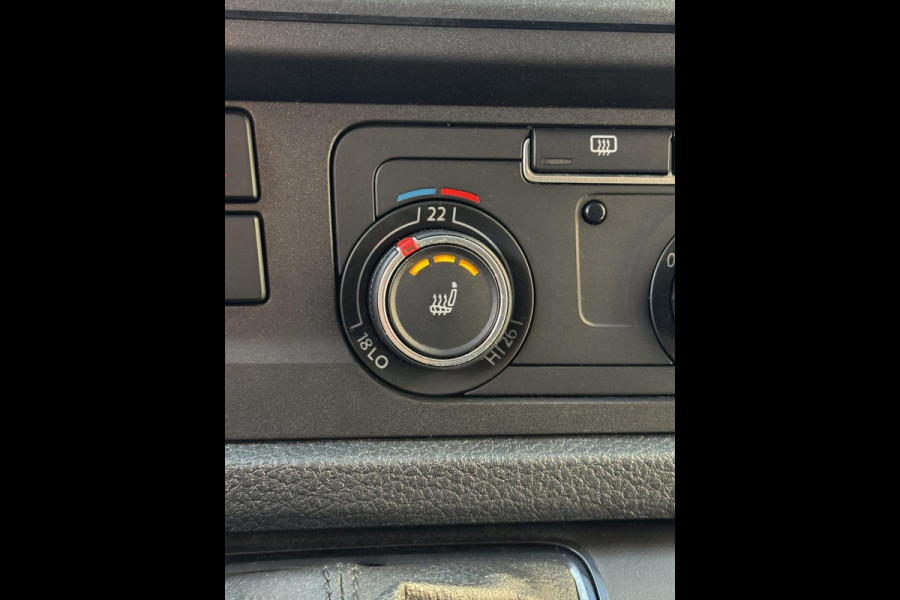 Volkswagen Transporter 2.0 TDI L2H1 4Motion Highline - AUTOMAAT - 67.000 KM I Navigatie I Airco I Schuif/kantel dak I PDC I LED
