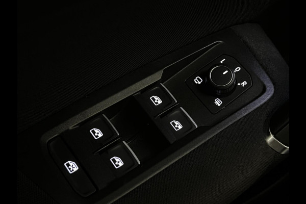 Volkswagen Touran 1.8 TSI Highline / R Line / 7-pers / Pano / NL-auto