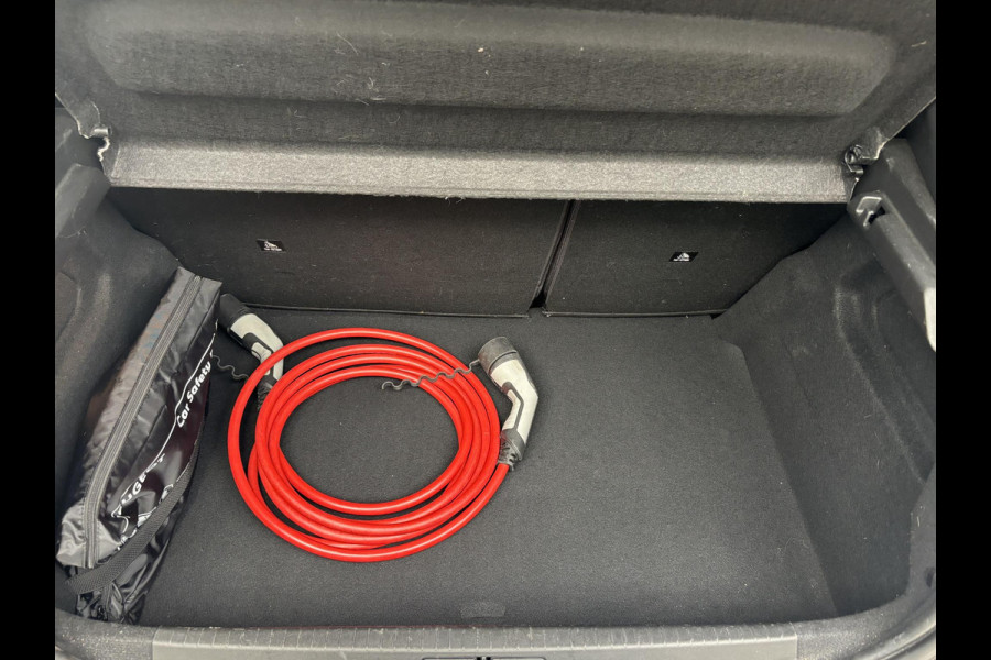Peugeot e-208 EV Allure 50 kWh SOH 93,2% | Navigatie | Android auto / Apple carplay | Cruise control | Achteruitrijcamera