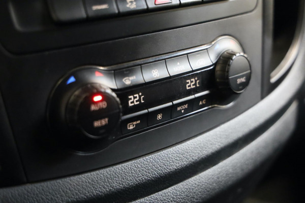Mercedes-Benz Vito 119 CDI LANG AUTOMAAT DISTRONIC NAVI LED TREKHAAK BLIS PDC CAMERA CLIMA/AIRCO LEASE v/a €122 PM INRUIL MOG