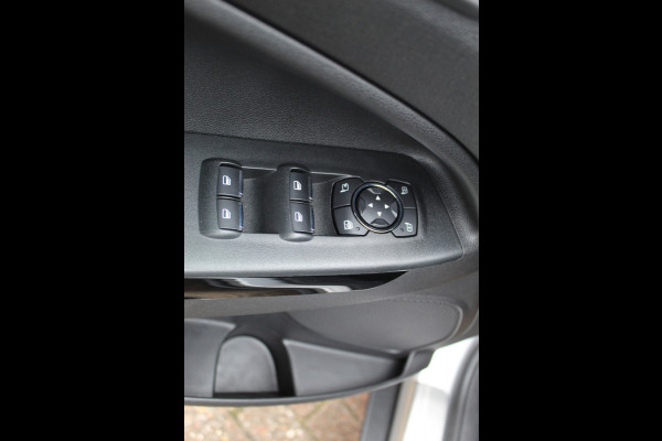 Ford EcoSport 1.0 EcoBoost Titanium , 125pk Hoge zit , slechts 39899km Climate control , Trekhaak , Navigatie , Bluetooth Parkeersensoren achter , Cruise control