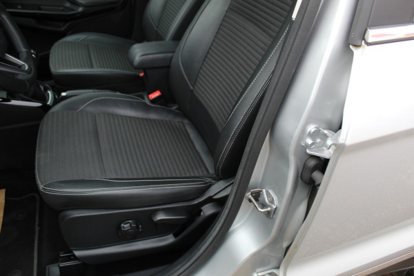 Ford EcoSport 1.0 EcoBoost Titanium , 125pk Hoge zit , slechts 39899km Climate control , Trekhaak , Navigatie , Bluetooth Parkeersensoren achter , Cruise control