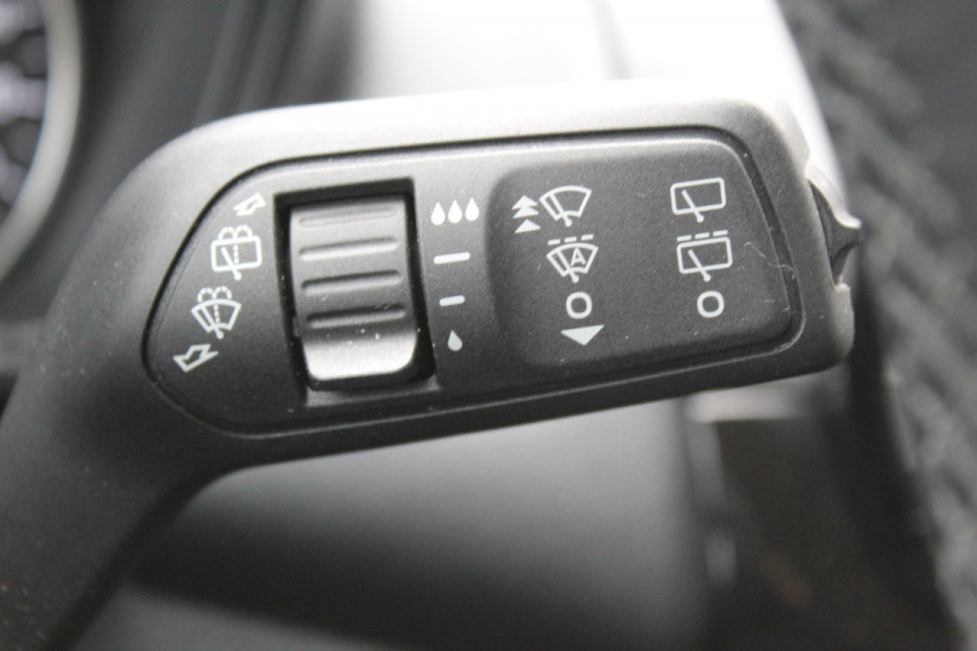 Ford EcoSport 1.0 EcoBoost Titanium , 125pk Hoge zit , slechts 39899km Climate control , Trekhaak , Navigatie , Bluetooth Parkeersensoren achter , Cruise control