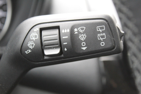 Ford EcoSport 1.0 EcoBoost Titanium , 125pk Hoge zit , slechts 39899km Climate control , Trekhaak , Navigatie , Bluetooth Parkeersensoren achter , Cruise control
