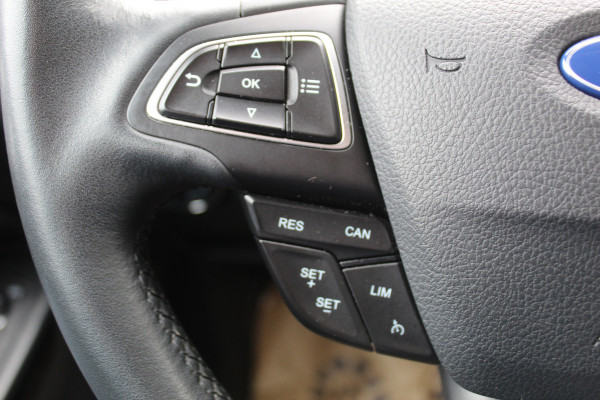 Ford EcoSport 1.0 EcoBoost Titanium , 125pk Hoge zit , slechts 39899km Climate control , Trekhaak , Navigatie , Bluetooth Parkeersensoren achter , Cruise control