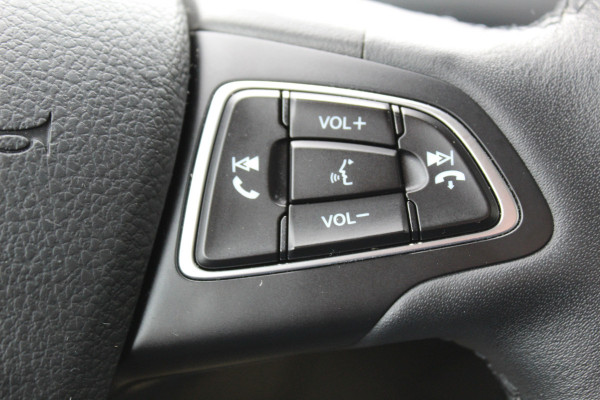 Ford EcoSport 1.0 EcoBoost Titanium , 125pk Hoge zit , slechts 39899km Climate control , Trekhaak , Navigatie , Bluetooth Parkeersensoren achter , Cruise control