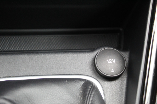 Ford EcoSport 1.0 EcoBoost Titanium , 125pk Hoge zit , slechts 39899km Climate control , Trekhaak , Navigatie , Bluetooth Parkeersensoren achter , Cruise control