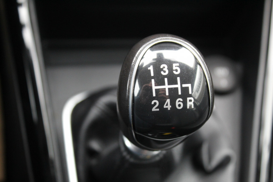 Ford EcoSport 1.0 EcoBoost Titanium , 125pk Hoge zit , slechts 39899km Climate control , Trekhaak , Navigatie , Bluetooth Parkeersensoren achter , Cruise control