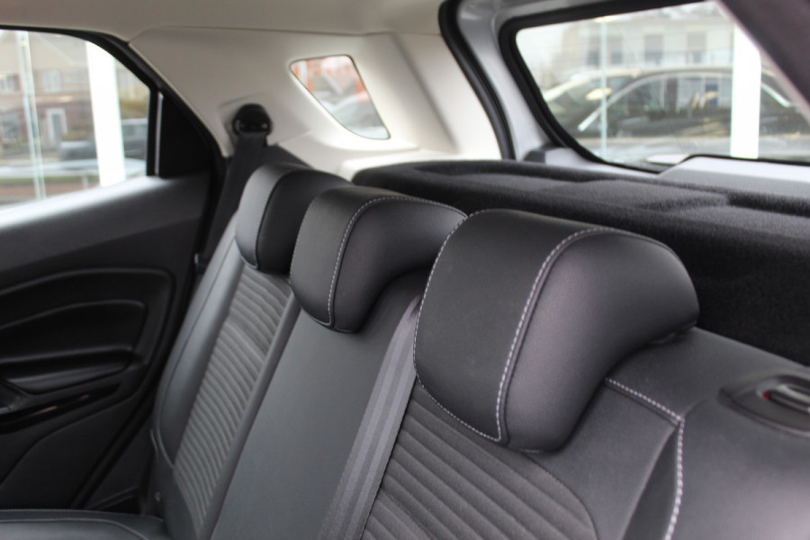 Ford EcoSport 1.0 EcoBoost Titanium , 125pk Hoge zit , slechts 39899km Climate control , Trekhaak , Navigatie , Bluetooth Parkeersensoren achter , Cruise control