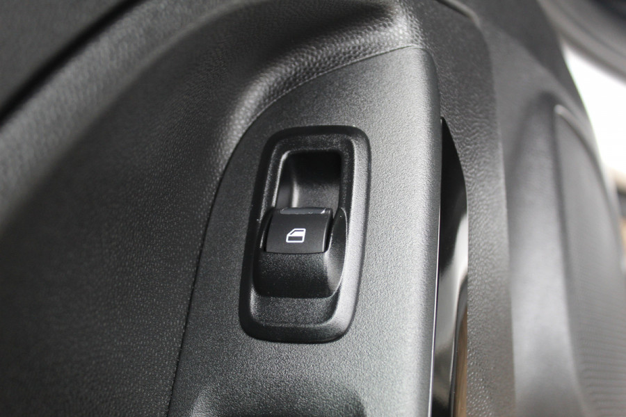 Ford EcoSport 1.0 EcoBoost Titanium , 125pk Hoge zit , slechts 39899km Climate control , Trekhaak , Navigatie , Bluetooth Parkeersensoren achter , Cruise control