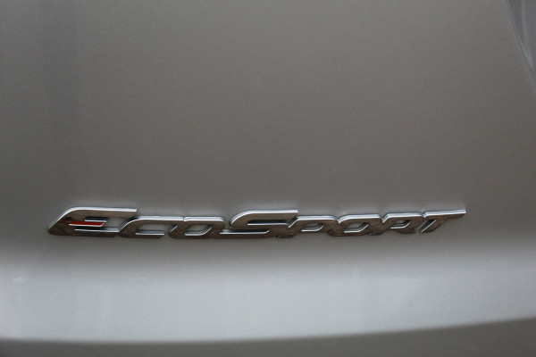 Ford EcoSport 1.0 EcoBoost Titanium , 125pk Hoge zit , slechts 39899km Climate control , Trekhaak , Navigatie , Bluetooth Parkeersensoren achter , Cruise control