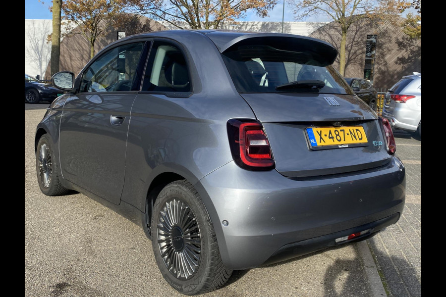 Fiat 500 Icon 42 kWh KEYLESS| STOELVERWARMING| CAMERA| DODE HOEK SENSOR| RIJKLAARPRIJS INCL. 12 MND BOVAG GARANTIE