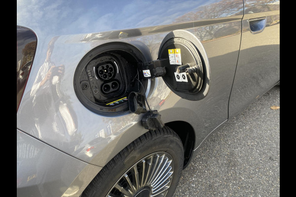 Fiat 500 Icon 42 kWh KEYLESS| STOELVERWARMING| CAMERA| DODE HOEK SENSOR| RIJKLAARPRIJS INCL. 12 MND BOVAG GARANTIE