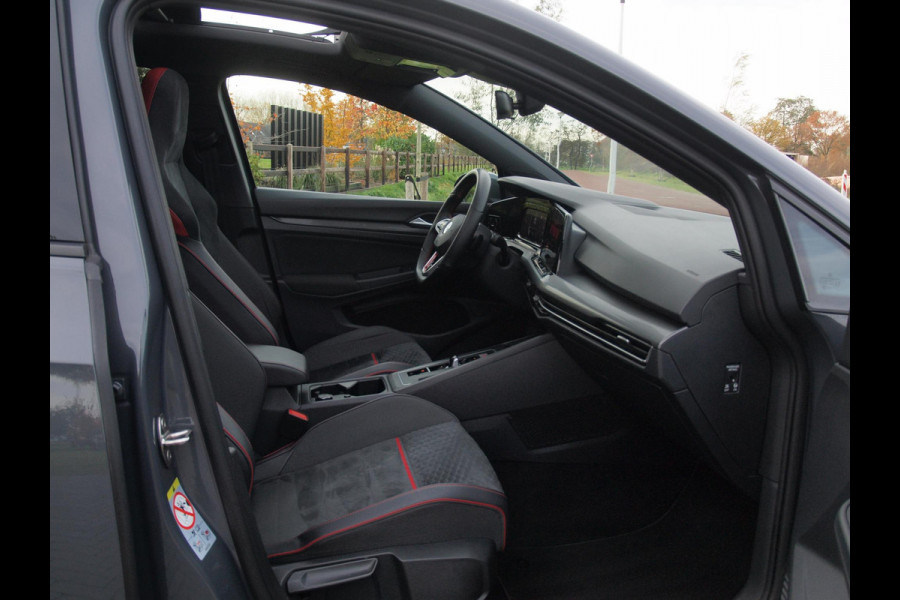 Volkswagen Golf 2.0 TSI GTI | Panoramadak | Camera | Apple Carplay | Cruise Control | Automaat |