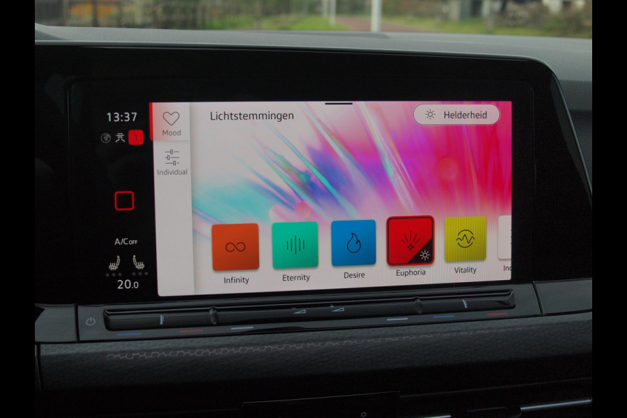 Volkswagen Golf 2.0 TSI GTI | Panoramadak | Camera | Apple Carplay | Cruise Control | Automaat |