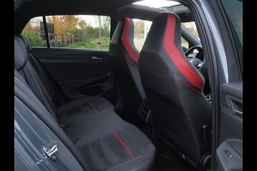 Volkswagen Golf 2.0 TSI GTI | Panoramadak | Camera | Apple Carplay | Cruise Control | Automaat |