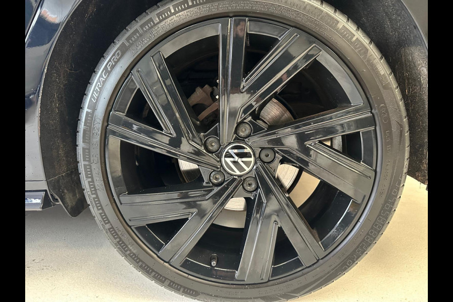 Volkswagen Golf 1.5 TSI R-Line Business+PANO+18'' LM VELGEN
