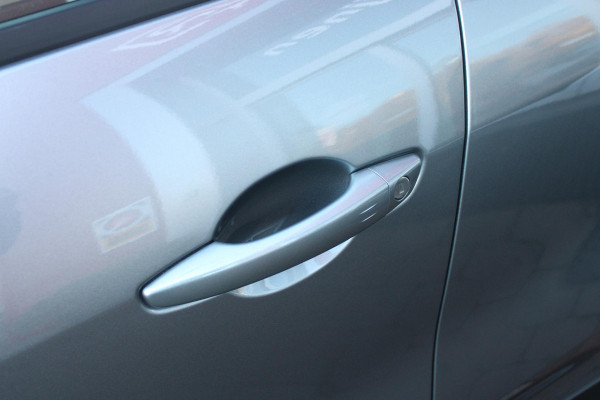 Alfa Romeo junior ELETTRICA SPECIALE 156PK 54 kWh | WARMTEPOMP! | "SABELT" STOELEN MET LEDEREN/ALCANTARA BEKLEDING | PANORAMISCH SCHUIF/KANTEL DAK | BICOLOR DAK (ZWART DAK) | TECHNOLOGIE PAKKET (O.A. FULL LED ADAPTIVE MATRIX KOPLAMPEN/DODEHOEK DETECTIE/DRAADLOZE TELEFOONLADER/ACHTERUITRIJ CAMERA/PARKEERSENSOREN VOOR, ACHTER,ZIJKANT) | DRAADLOZE APPLE CARPLAY/ANDROID AUTO | CLIMATE CONTROL | ELEKTRISCH BEDIENBARE ACHTERKLEP | STOEL VERWARMING | ELEKTRISCH BEDIENBARE VOORSTOEL | VERKEERSBORDEN HERKENNING | ADAPTIVE CRUISE CONTROL | KEYLESS ENTRY/START |