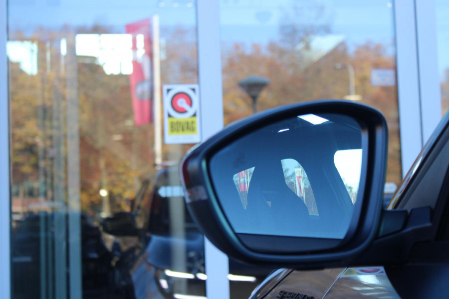 Alfa Romeo junior ELETTRICA SPECIALE 156PK 54 kWh | WARMTEPOMP! | "SABELT" STOELEN MET LEDEREN/ALCANTARA BEKLEDING | PANORAMISCH SCHUIF/KANTEL DAK | BICOLOR DAK (ZWART DAK) | TECHNOLOGIE PAKKET (O.A. FULL LED ADAPTIVE MATRIX KOPLAMPEN/DODEHOEK DETECTIE/DRAADLOZE TELEFOONLADER/ACHTERUITRIJ CAMERA/PARKEERSENSOREN VOOR, ACHTER,ZIJKANT) | DRAADLOZE APPLE CARPLAY/ANDROID AUTO | CLIMATE CONTROL | ELEKTRISCH BEDIENBARE ACHTERKLEP | STOEL VERWARMING | ELEKTRISCH BEDIENBARE VOORSTOEL | VERKEERSBORDEN HERKENNING | ADAPTIVE CRUISE CONTROL | KEYLESS ENTRY/START |