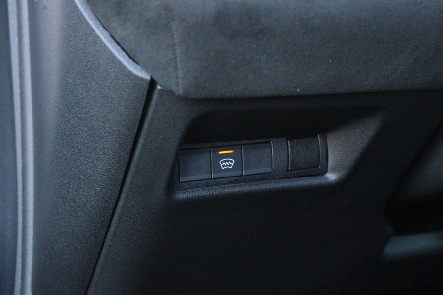 Alfa Romeo junior ELETTRICA SPECIALE 156PK 54 kWh | WARMTEPOMP! | "SABELT" STOELEN MET LEDEREN/ALCANTARA BEKLEDING | PANORAMISCH SCHUIF/KANTEL DAK | BICOLOR DAK (ZWART DAK) | TECHNOLOGIE PAKKET (O.A. FULL LED ADAPTIVE MATRIX KOPLAMPEN/DODEHOEK DETECTIE/DRAADLOZE TELEFOONLADER/ACHTERUITRIJ CAMERA/PARKEERSENSOREN VOOR, ACHTER,ZIJKANT) | DRAADLOZE APPLE CARPLAY/ANDROID AUTO | CLIMATE CONTROL | ELEKTRISCH BEDIENBARE ACHTERKLEP | STOEL VERWARMING | ELEKTRISCH BEDIENBARE VOORSTOEL | VERKEERSBORDEN HERKENNING | ADAPTIVE CRUISE CONTROL | KEYLESS ENTRY/START |