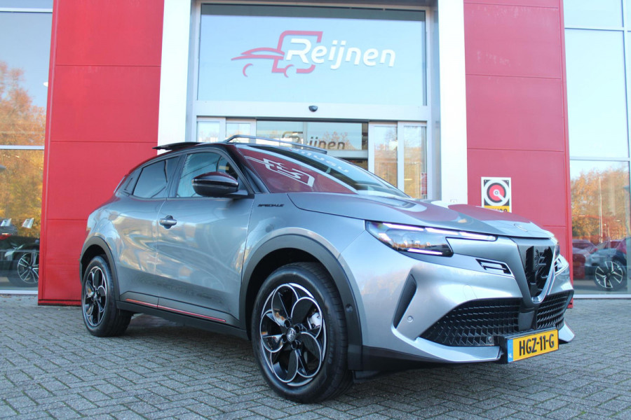 Alfa Romeo junior ELETTRICA SPECIALE 156PK 54 kWh | WARMTEPOMP! | "SABELT" STOELEN MET LEDEREN/ALCANTARA BEKLEDING | PANORAMISCH SCHUIF/KANTEL DAK | BICOLOR DAK (ZWART DAK) | TECHNOLOGIE PAKKET (O.A. FULL LED ADAPTIVE MATRIX KOPLAMPEN/DODEHOEK DETECTIE/DRAADLOZE TELEFOONLADER/ACHTERUITRIJ CAMERA/PARKEERSENSOREN VOOR, ACHTER,ZIJKANT) | DRAADLOZE APPLE CARPLAY/ANDROID AUTO | CLIMATE CONTROL | ELEKTRISCH BEDIENBARE ACHTERKLEP | STOEL VERWARMING | ELEKTRISCH BEDIENBARE VOORSTOEL | VERKEERSBORDEN HERKENNING | ADAPTIVE CRUISE CONTROL | KEYLESS ENTRY/START |