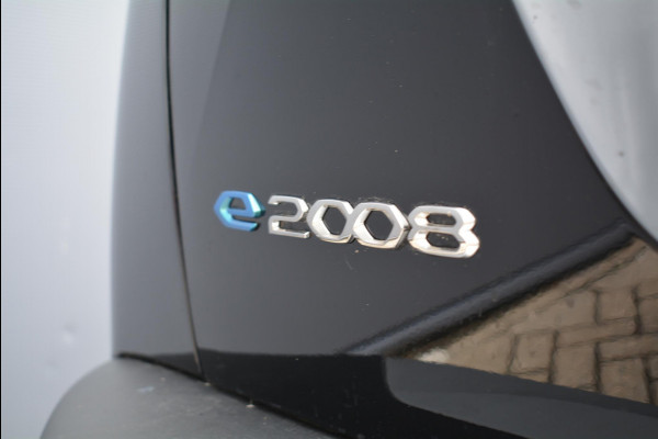 Peugeot e-2008 EV Allure Pack 50kWh 136pk SOH 96,9% | Navigatie | Apple Carplay/Android Auto | Bluetooth | Achteruitrijcamera