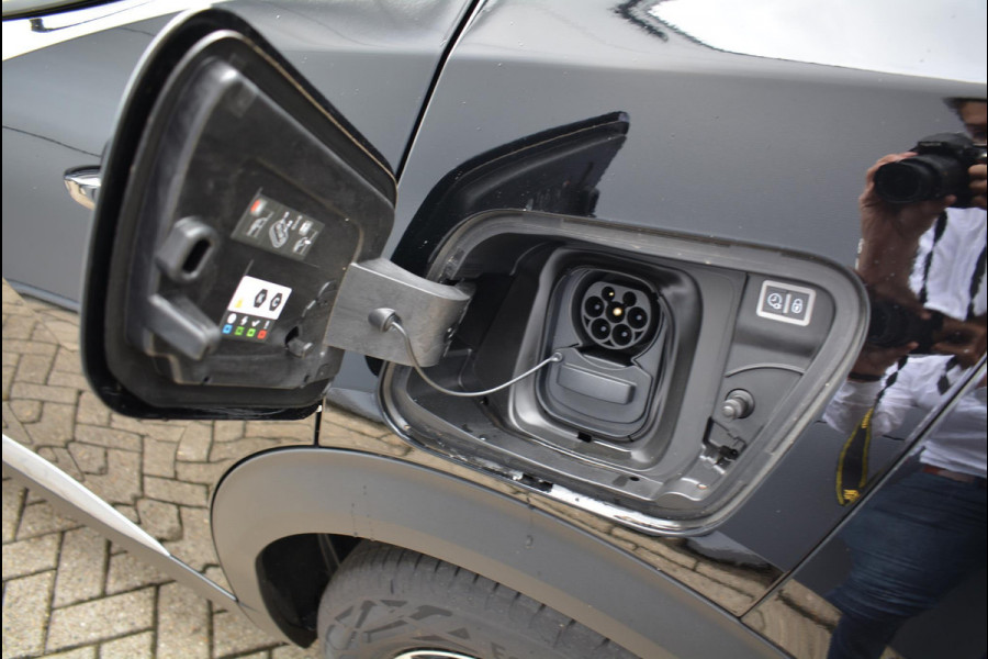 Peugeot e-2008 EV Allure Pack 50kWh 136pk SOH 96,9% | Navigatie | Apple Carplay/Android Auto | Bluetooth | Achteruitrijcamera