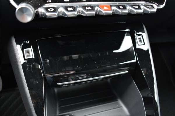 Peugeot e-2008 EV Allure Pack 50kWh 136pk SOH 96,9% | Navigatie | Apple Carplay/Android Auto | Bluetooth | Achteruitrijcamera