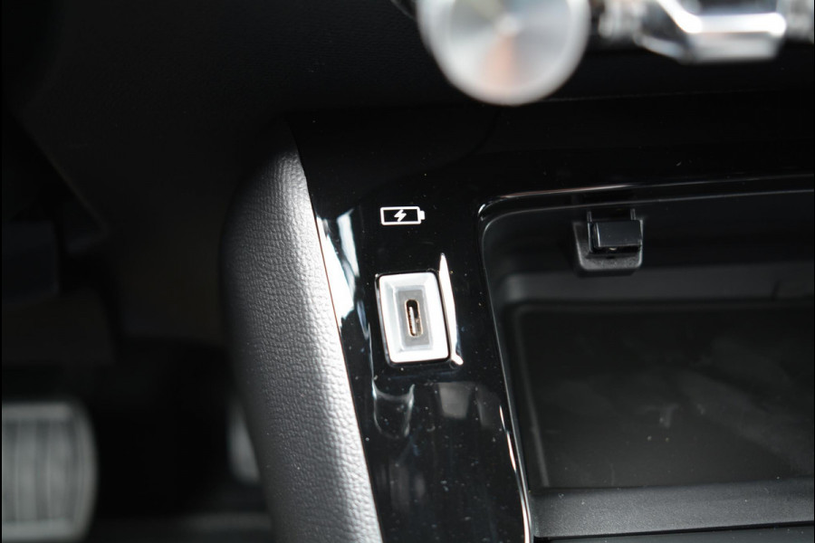 Peugeot e-2008 EV Allure Pack 50kWh 136pk SOH 96,9% | Navigatie | Apple Carplay/Android Auto | Bluetooth | Achteruitrijcamera