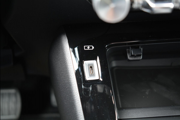 Peugeot e-2008 EV Allure Pack 50kWh 136pk SOH 96,9% | Navigatie | Apple Carplay/Android Auto | Bluetooth | Achteruitrijcamera