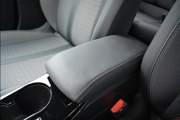 Peugeot e-2008 EV Allure Pack 50kWh 136pk SOH 96,9% | Navigatie | Apple Carplay/Android Auto | Bluetooth | Achteruitrijcamera