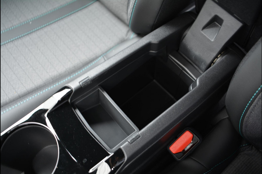 Peugeot e-2008 EV Allure Pack 50kWh 136pk SOH 96,9% | Navigatie | Apple Carplay/Android Auto | Bluetooth | Achteruitrijcamera