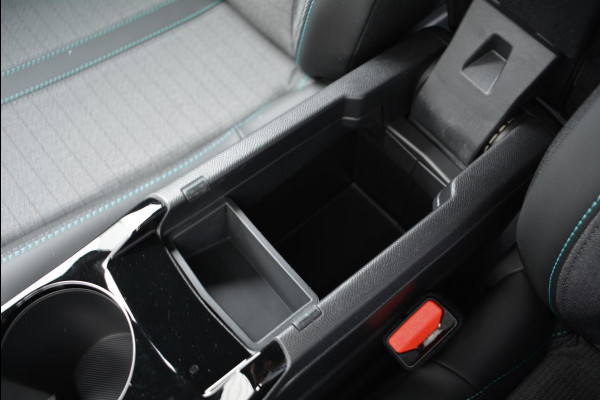 Peugeot e-2008 EV Allure Pack 50kWh 136pk SOH 96,9% | Navigatie | Apple Carplay/Android Auto | Bluetooth | Achteruitrijcamera
