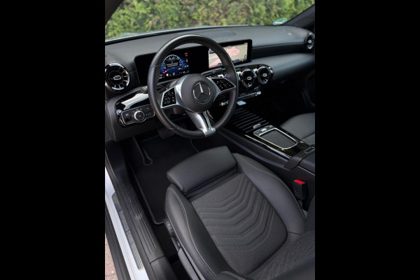 Mercedes-Benz A-Klasse 200 Luxury Line Facelift CarPlay Camera