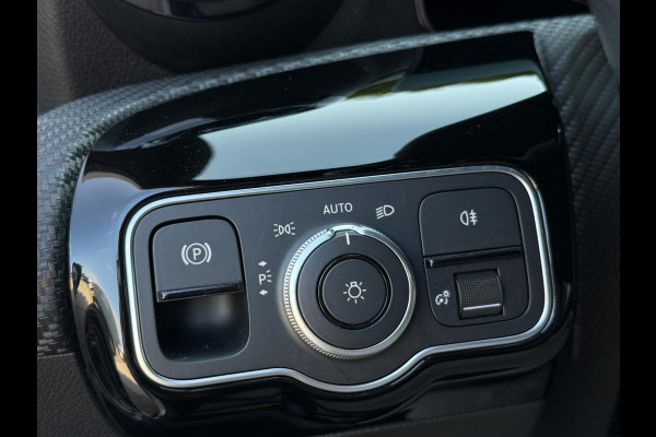 Mercedes-Benz A-Klasse 200 Luxury Line Facelift CarPlay Camera