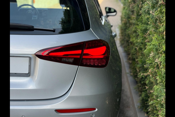 Mercedes-Benz A-Klasse 200 Luxury Line Facelift CarPlay Camera