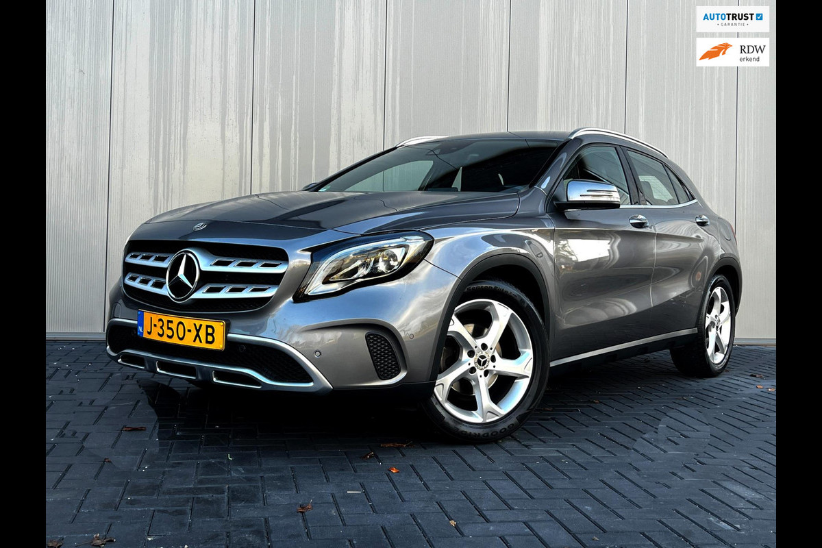 Mercedes-Benz GLA 180 Ambition Navi_Carplay_Camera_Trekh_Clima_Cruise