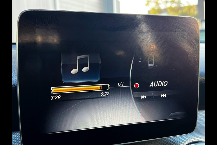 Mercedes-Benz GLA 180 Ambition Navi_Carplay_Camera_Trekh_Clima_Cruise