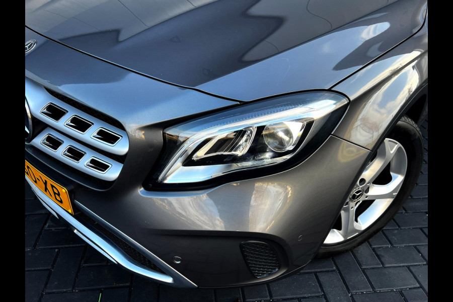 Mercedes-Benz GLA 180 Ambition Navi_Carplay_Camera_Trekh_Clima_Cruise