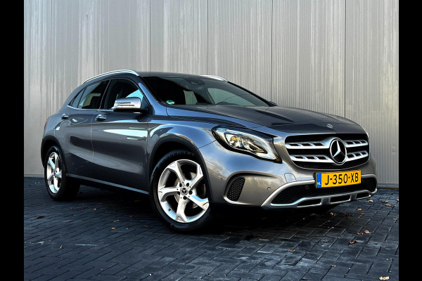 Mercedes-Benz GLA 180 Ambition Navi_Carplay_Camera_Trekh_Clima_Cruise