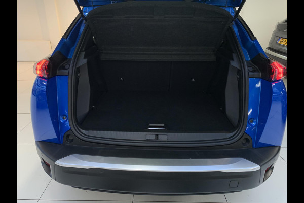 Peugeot e-2008 EV GT 50kWh 136pk 3-FASE SOH 99,8% | Alcantara | Navigatie | Elektrisch bedienbare bestuurdersstoel | Stoelverwarming | Warmtepomp | Achteruitrijcamera