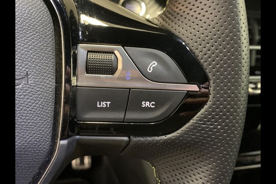 Peugeot e-2008 EV GT 50kWh 136pk 3-FASE SOH 99,8% | Alcantara | Navigatie | Elektrisch bedienbare bestuurdersstoel | Stoelverwarming | Warmtepomp | Achteruitrijcamera