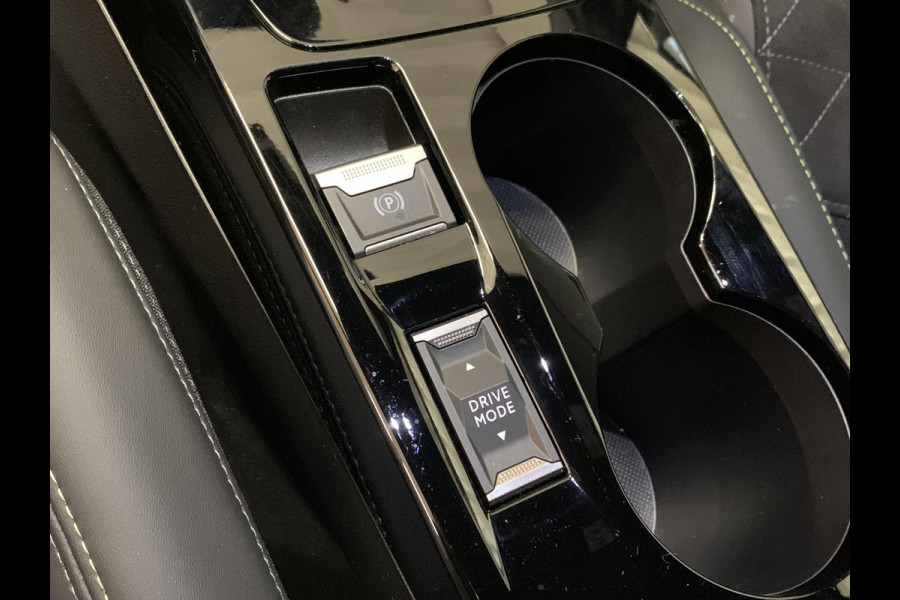 Peugeot e-2008 EV GT 50kWh 136pk 3-FASE SOH 99,8% | Alcantara | Navigatie | Elektrisch bedienbare bestuurdersstoel | Stoelverwarming | Warmtepomp | Achteruitrijcamera