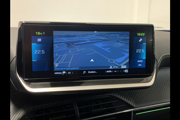 Peugeot e-2008 EV GT 50kWh 136pk 3-FASE SOH 99,8% | Alcantara | Navigatie | Elektrisch bedienbare bestuurdersstoel | Stoelverwarming | Warmtepomp | Achteruitrijcamera