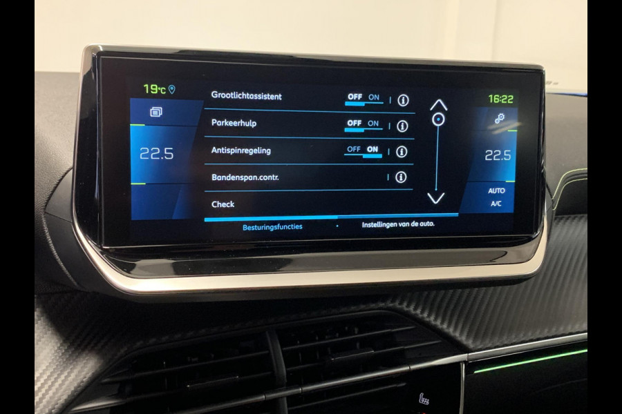 Peugeot e-2008 EV GT 50kWh 136pk 3-FASE SOH 99,8% | Alcantara | Navigatie | Elektrisch bedienbare bestuurdersstoel | Stoelverwarming | Warmtepomp | Achteruitrijcamera