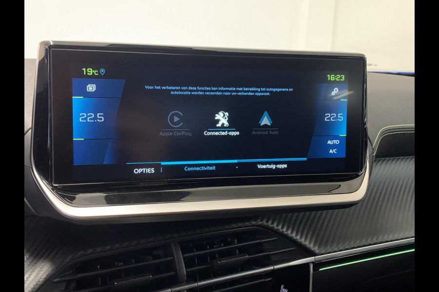 Peugeot e-2008 EV GT 50kWh 136pk 3-FASE SOH 99,8% | Alcantara | Navigatie | Elektrisch bedienbare bestuurdersstoel | Stoelverwarming | Warmtepomp | Achteruitrijcamera