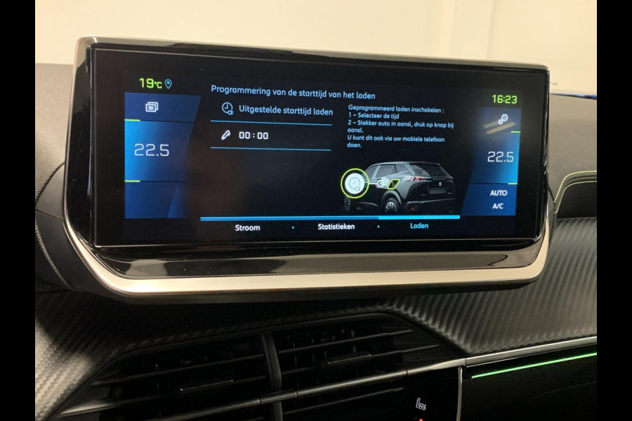 Peugeot e-2008 EV GT 50kWh 136pk 3-FASE SOH 99,8% | Alcantara | Navigatie | Elektrisch bedienbare bestuurdersstoel | Stoelverwarming | Warmtepomp | Achteruitrijcamera